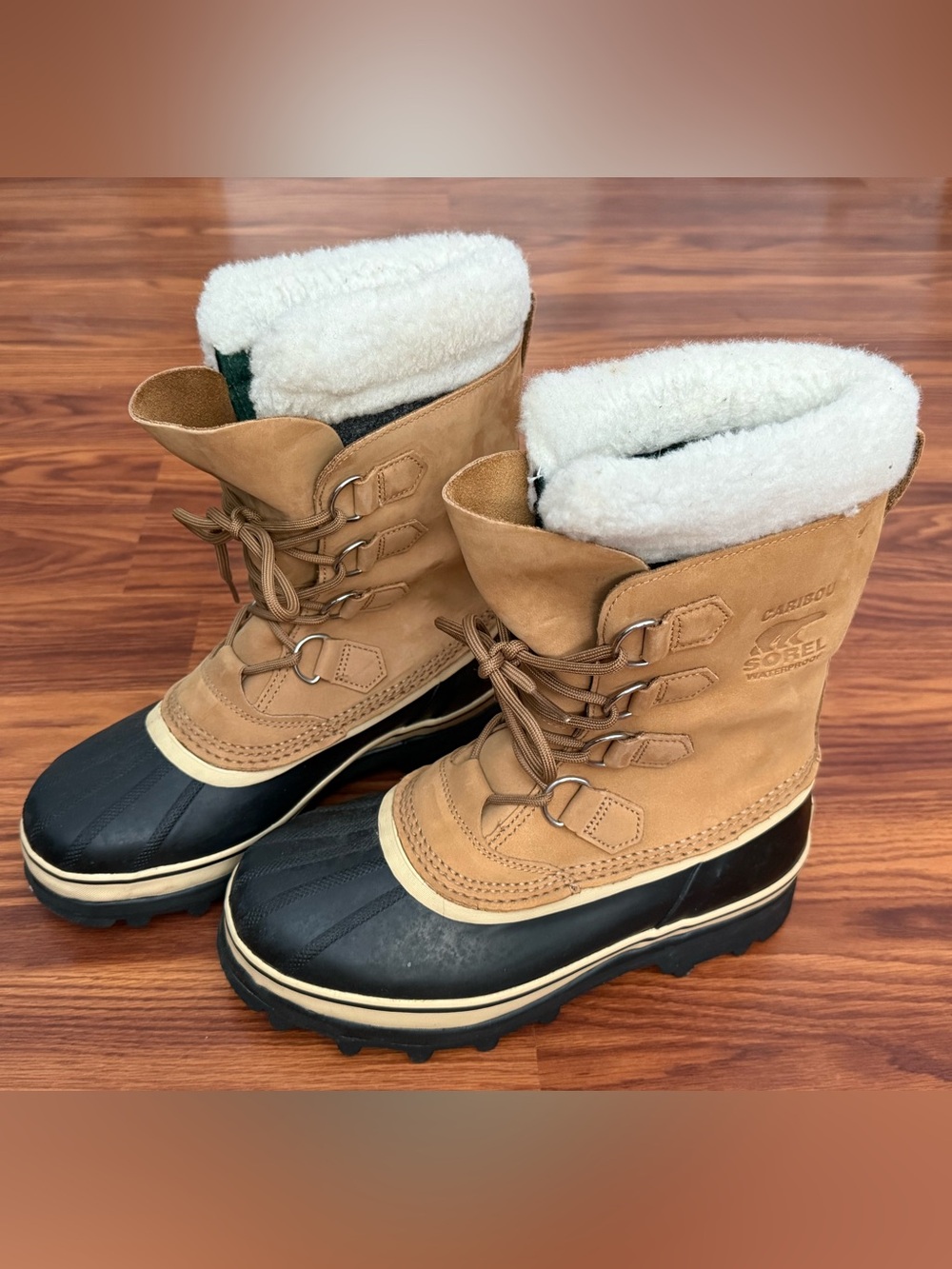 Sorel Women's Tan and Black Winter Lace-Up Boots with White Shearling